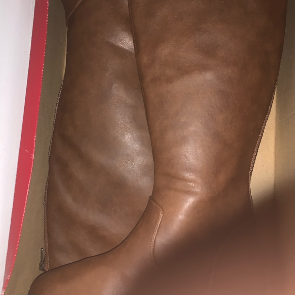 Boots - Picture 3 of 5